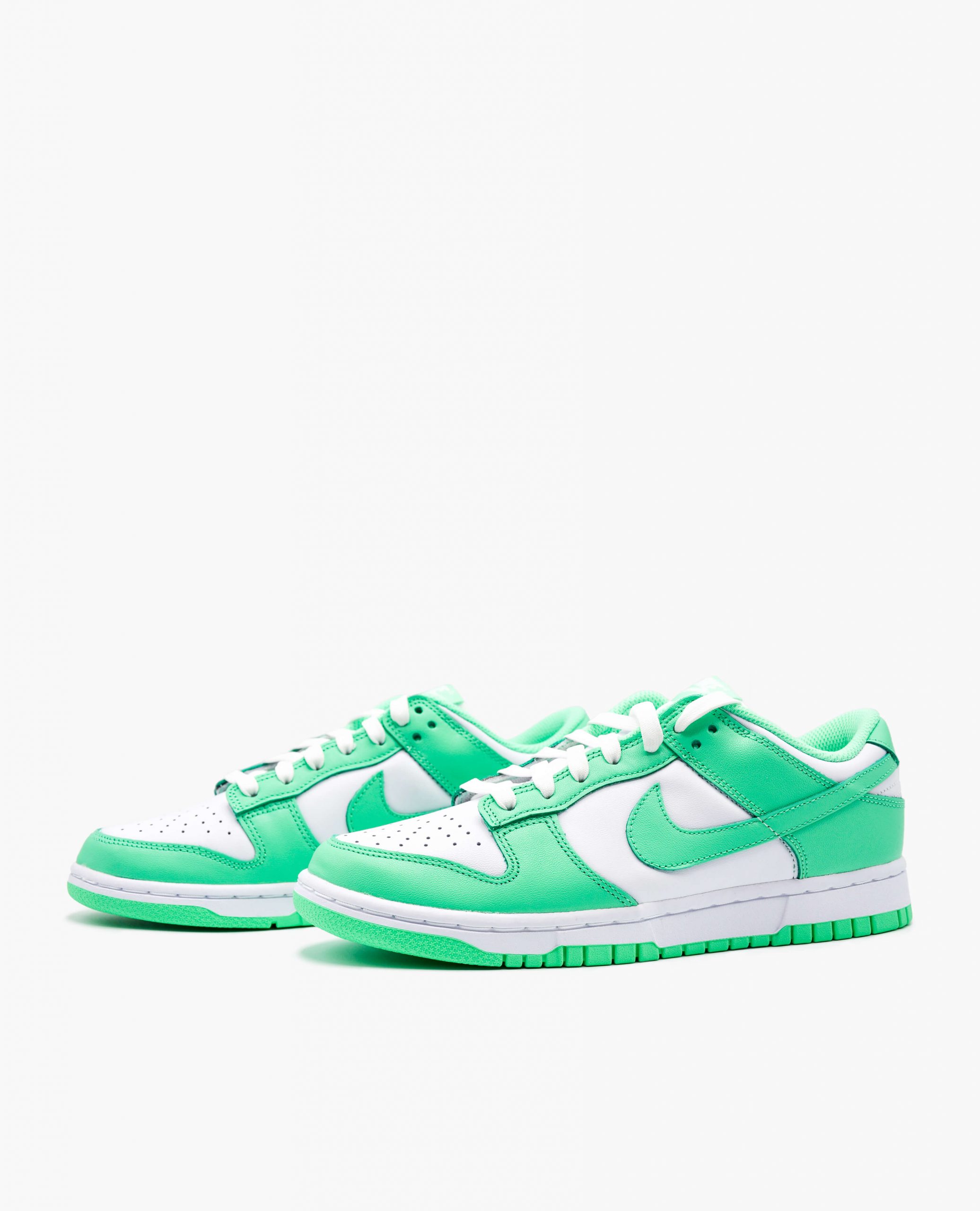 regla Puñalada Logro Nike Dunk Low Green Glow (W) – Kick Louder